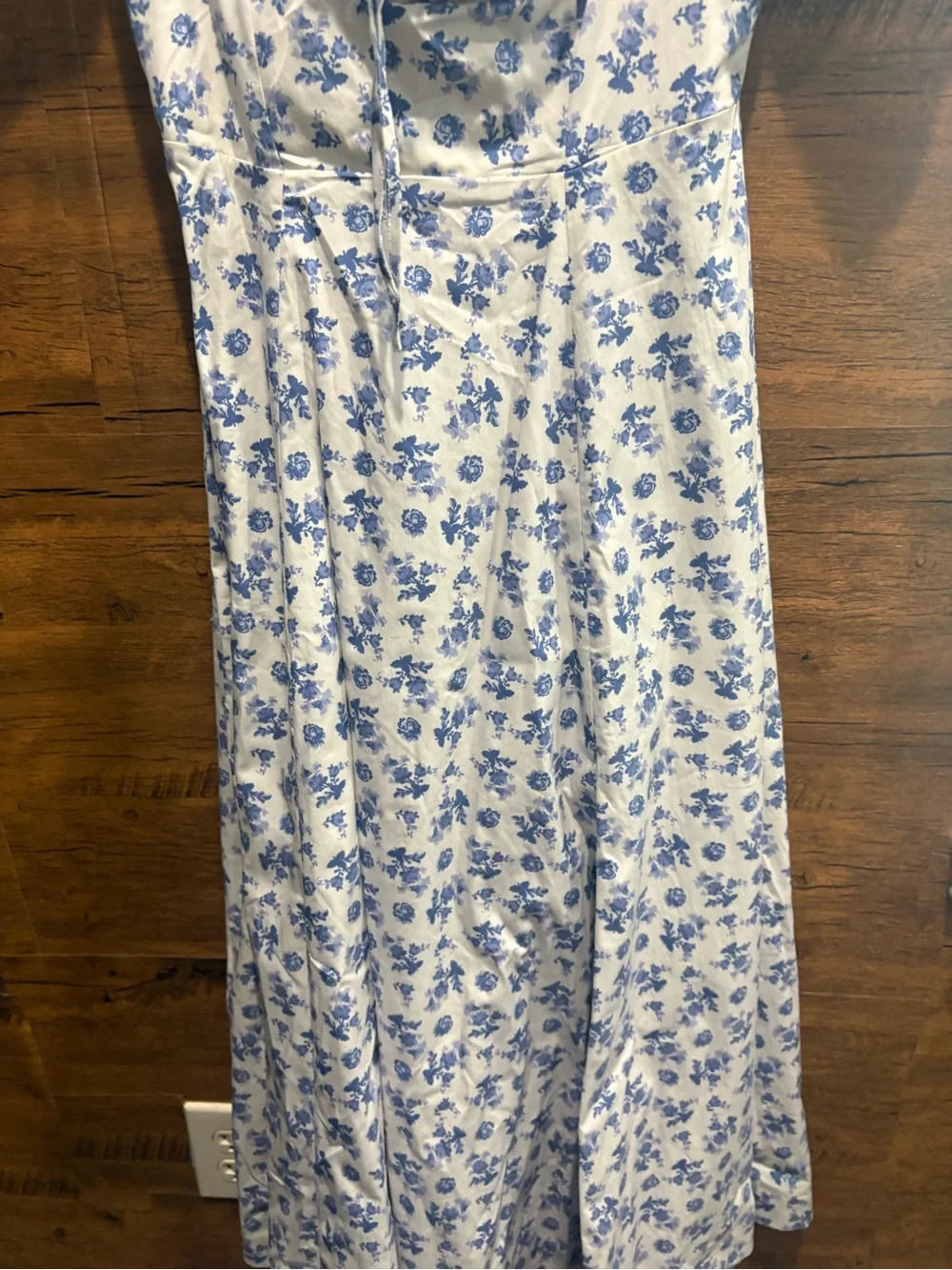 House of CB 'Tallulah' Blue Floral
Puff Sleeve Midi Dress - Picture 6 of 11